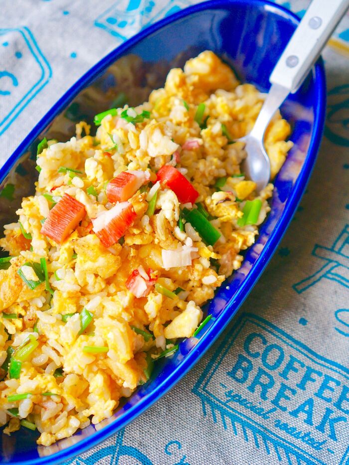 厚揚げでかさ増しレシピ♪簡単美味しい「ニラ玉炒飯」