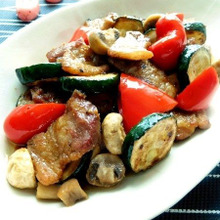 柚子胡椒のピリッと感が食欲をそそる!豚バラ肉とズッキーニのポン酢炒め