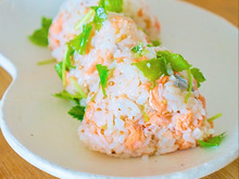 焼き鮭でおにぎりにもイケル!簡単まぜご飯☆彡