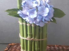 100均の材料で風情のある、” 竹の一輪刺し花瓶 ” を作る。