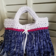 ダイソーの新柄Tシャツヤーンでフリンジがゆらゆら涼しげなミニトートを手作り