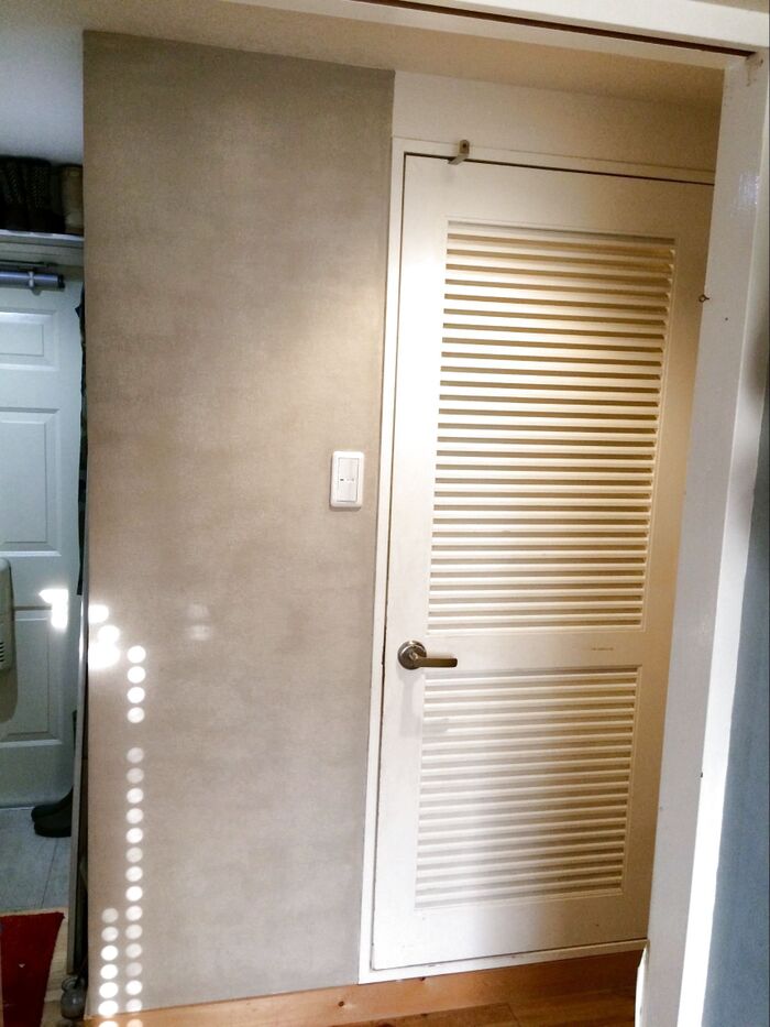 【スイッチ周りの壁紙】汚れは壁ペイントで目立たなく!