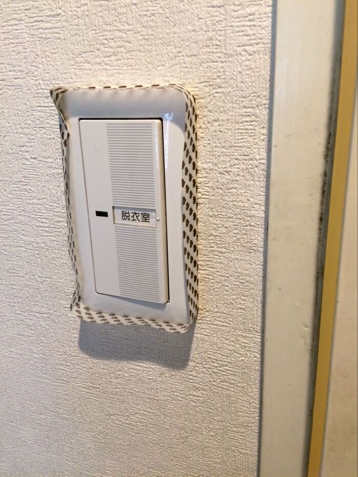 要らなくなったマステで養生します。