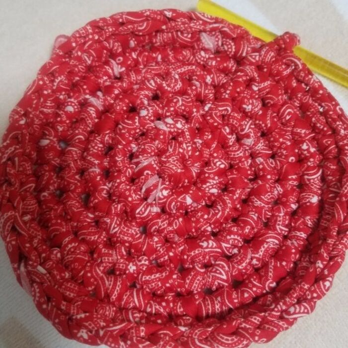 輪の作り目で底を編んで