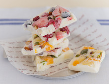 可愛くってヘルシー❤話題の「ヨーグルトバーク」を簡単レシピで作っちゃおう♪