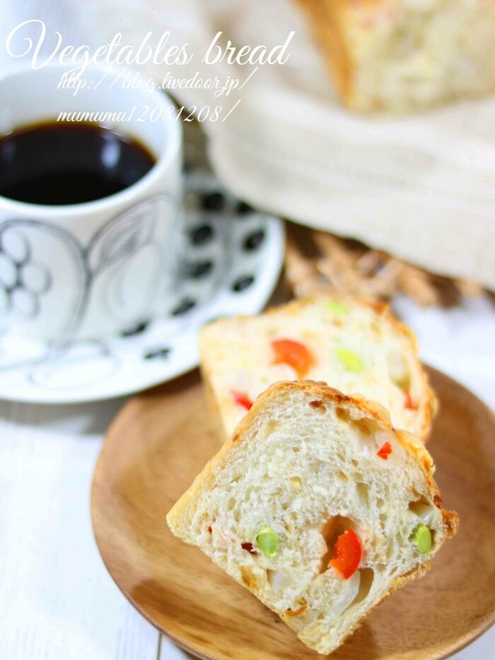 玉ねぎとパプリカ、枝豆のパン。