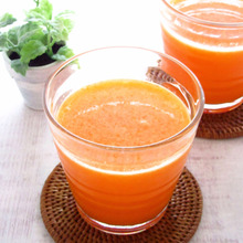 スロージューサーで作る♪おいしい人参ジュース