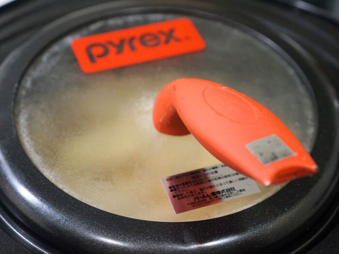 蓋をして煮込みます