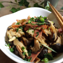 菌活しよう♪きのことベーコンのガーリック炒め♪