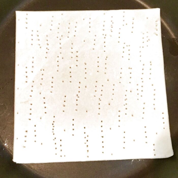 【工程】④パイ生地を解凍、ピケ