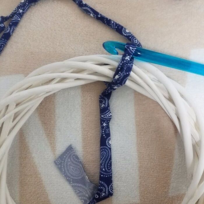 糸を巻き編みして