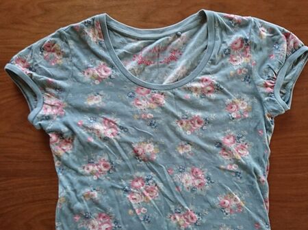 Tシャツを用意します