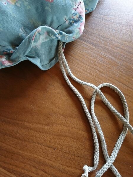 紐またはゴムを通す