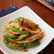 旬のピーマンがモリモリ食べられる!ピーマンとちくわのおかか炒め