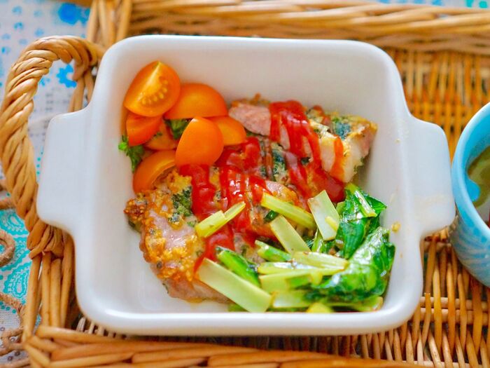 ケチャップをかけて盛り付け