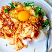 味付いらず☆!豚キムチ&チーズたまごロコモコ丼