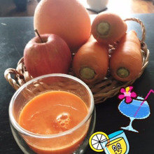 人参・りんご・ピンクグレープフルーツの生搾りジュース