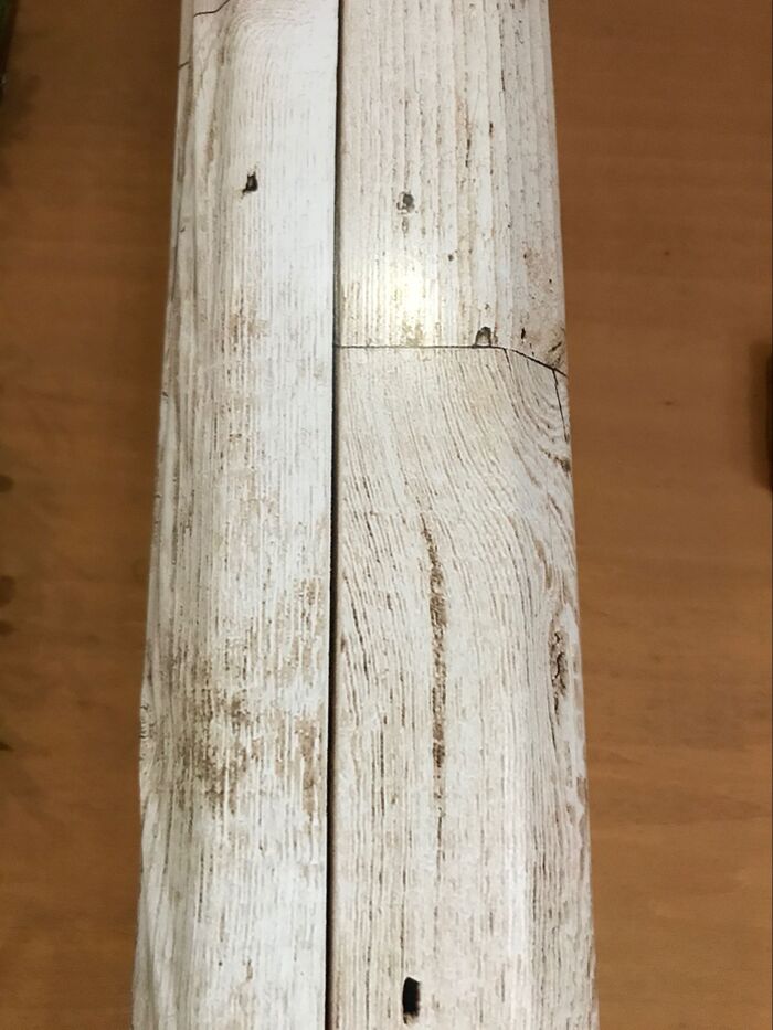 配管にリメイクシートを貼ります。