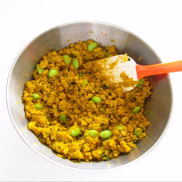 かぼちゃと具材を混ぜる。