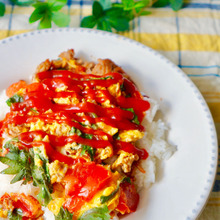 混ぜたらまるでオムライス! 超スピード「豚トマトオムレツ丼」