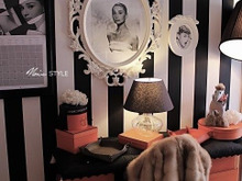 個性的な空き箱を脚に! ホテルライクな簡単コンソール