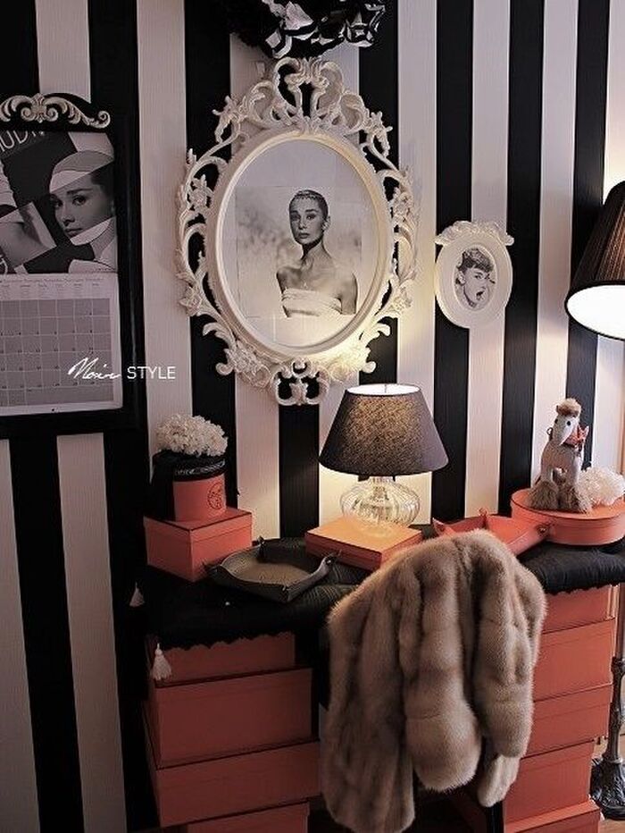 個性的な空き箱を脚に! ホテルライクな簡単コンソール