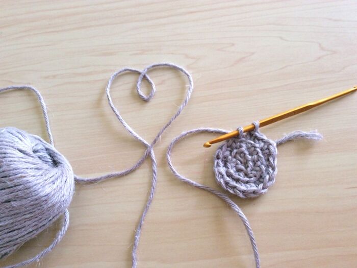 くるくると 丸く編みます♪