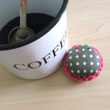 針がサビにくい♪ コーヒー出がらしの〜ピンクッション♪