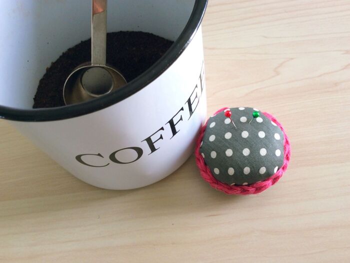 針がサビにくい♪ コーヒー出がらしの〜ピンクッション♪