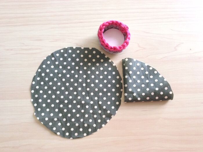 生地を丸くカットします♪