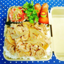 小学生男子のお弁当が男前に盛れる! セリアのお弁当箱がいい!