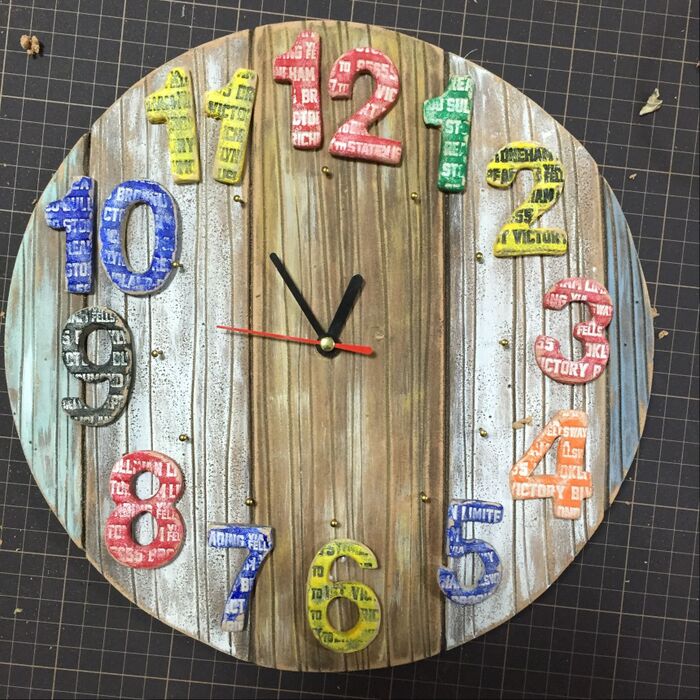 数字を貼って、ムーブメントをつけて完成!