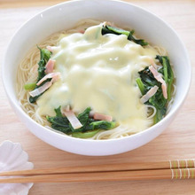 栄養たっぷり♡ほうれん草ベーコンチーズ素麺♪