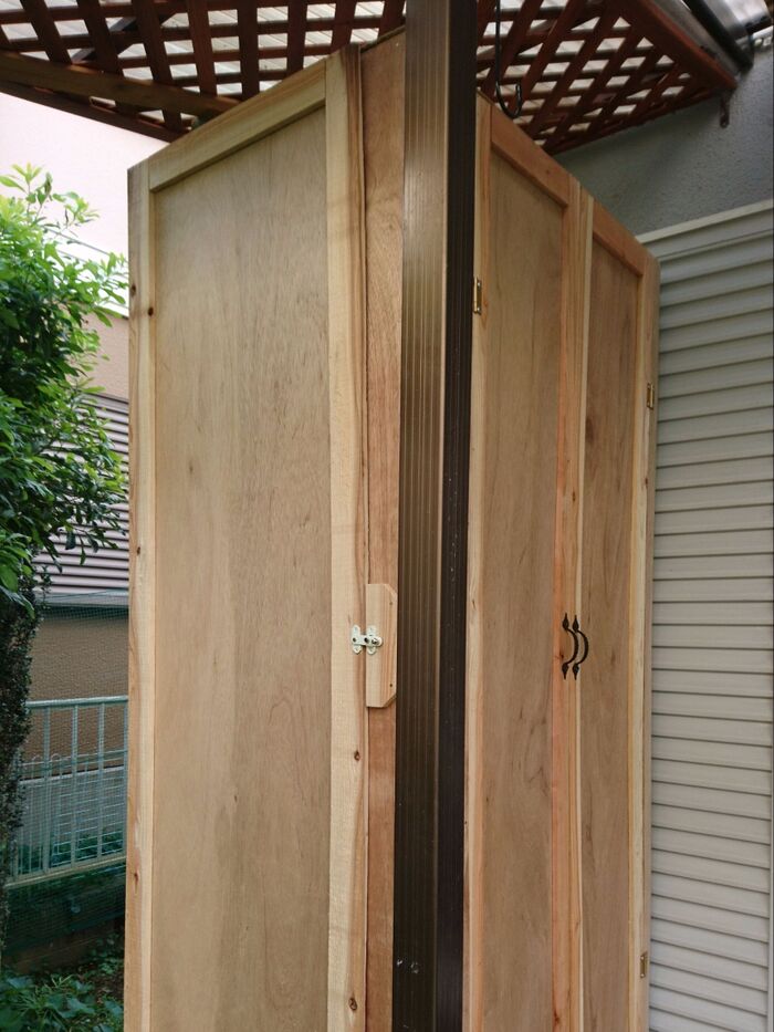 まわりこんだ面に、収納