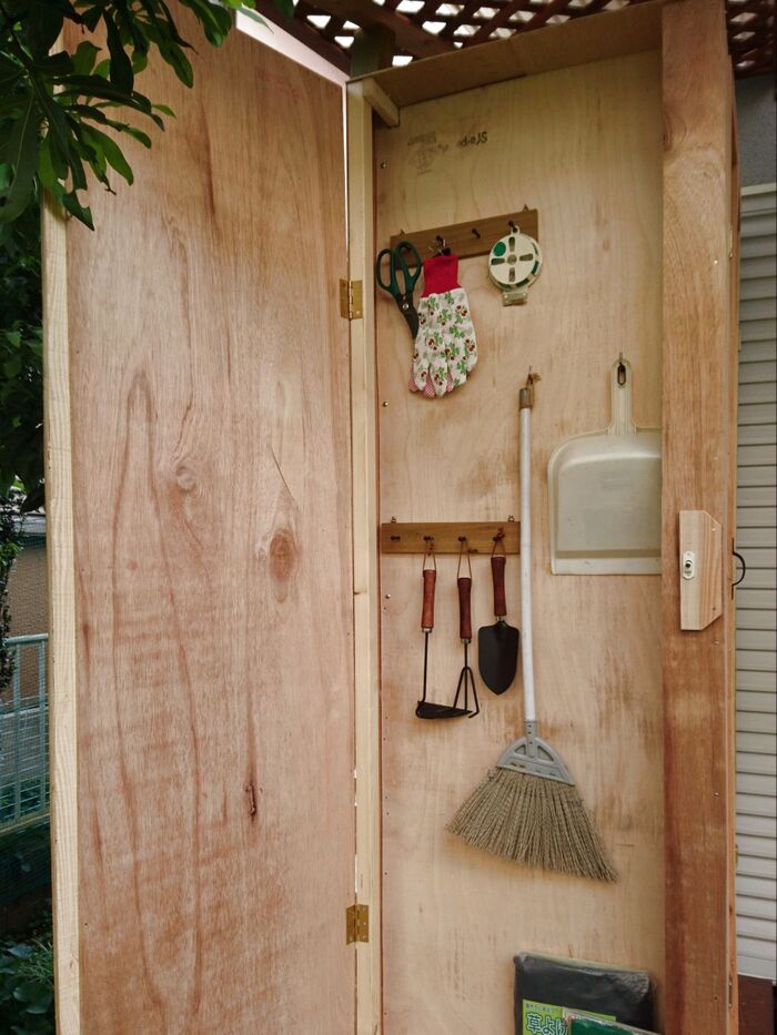 デッキ脇に手頃な倉庫作りました。