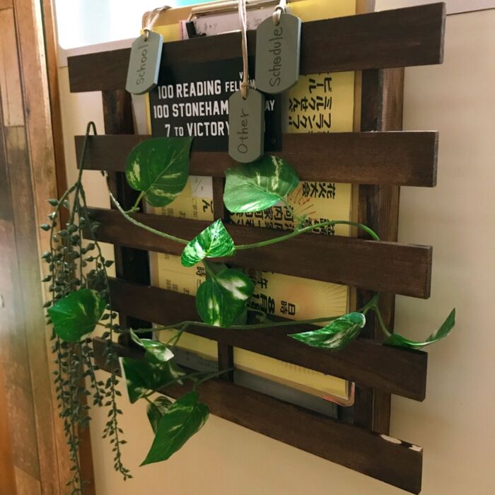 フェイクグリーンを飾ります。