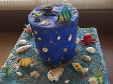 持て余したフィギアと貝殻で貯金箱