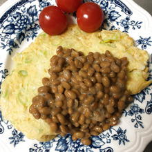 意外な食べ方発見!ネギ入り卵焼きに納豆をトッピング
