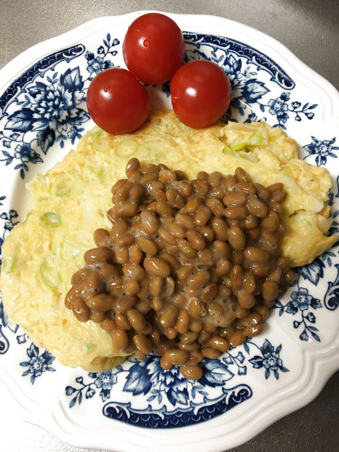 意外な食べ方発見！ネギ入り卵焼きに納豆をトッピング