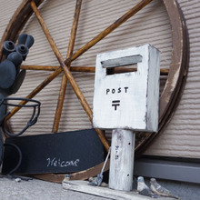 【玄関先をオシャレに】壊れた照明カバーでアンティーク車輪