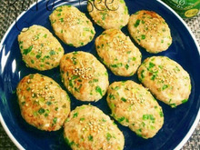 ビールが進む餃子味♡ スタミナ満点!チーズ入り餃子つくねバーグ