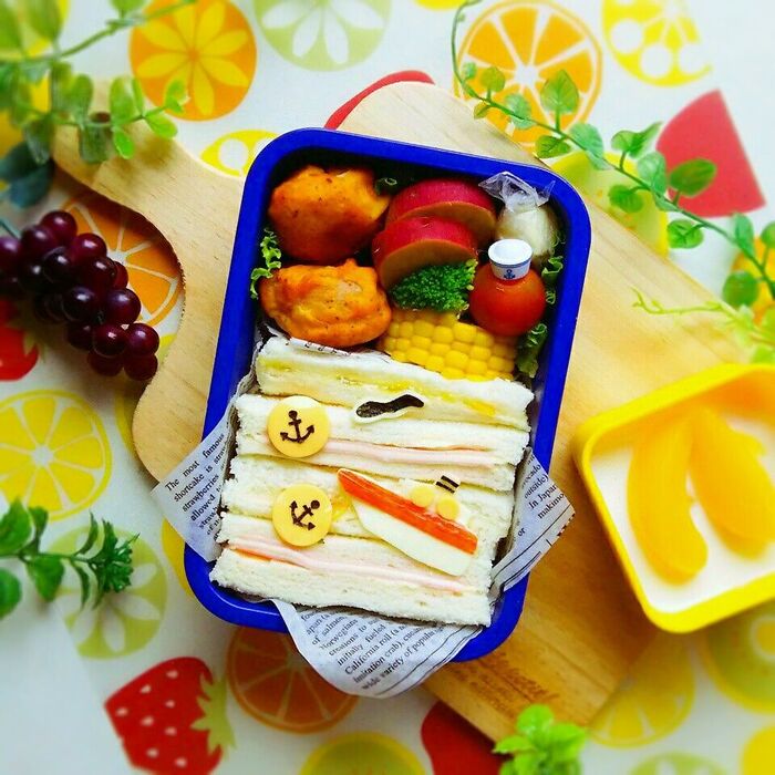 《キャラ弁》簡単のせるだけシリーズ~マリンモチーフのサンドイッチ弁当