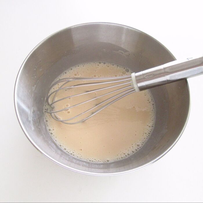 豆乳を加えて混ぜる。