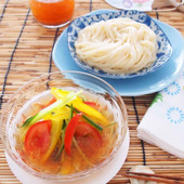 大人も子供も大好き!夏うどん「サラダつけうどん」