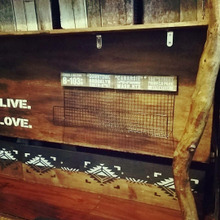 焼き網で簡単ブックシェルフ!リビングのスッキリ収納