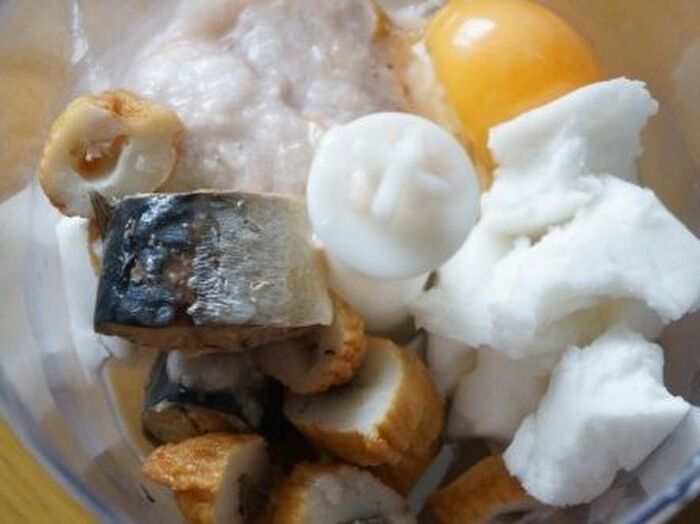 1.材料をフードプロセッサにかける。