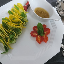 スネイクサラダのBrochette、いろは坂にバジルのかほり