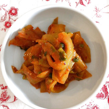 捨てるのはもったいない!!スイカの皮でキムチ作り。