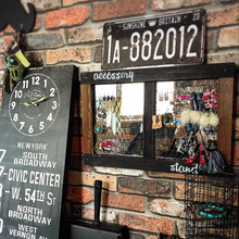 ALLセリアで鏡付きアクセサリースタンド?