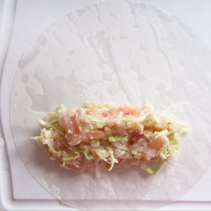 ライスペーパーで包む。